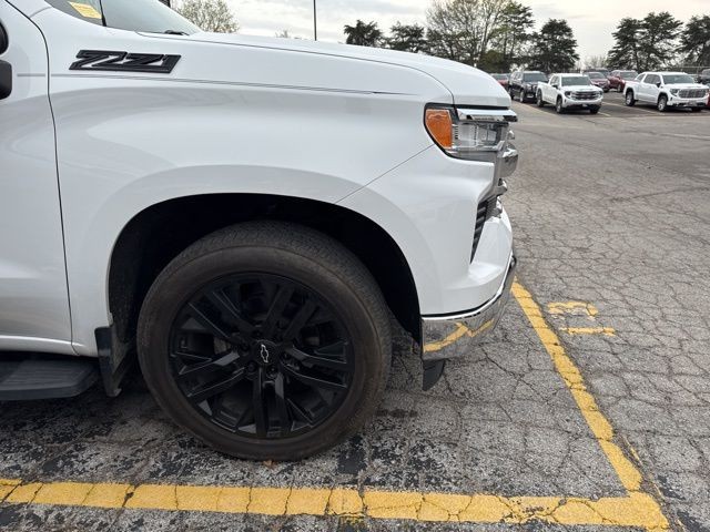 Chevrolet Silverado 1500 Vehicle Full-screen Gallery Image 17