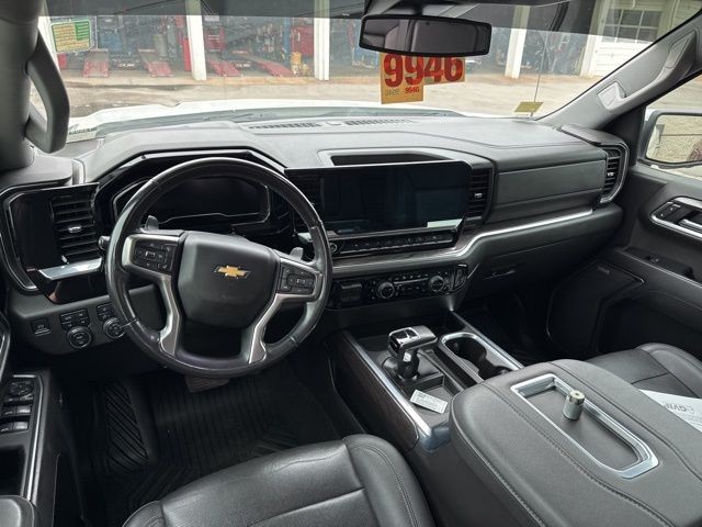 Chevrolet Silverado 1500 Vehicle Full-screen Gallery Image 18