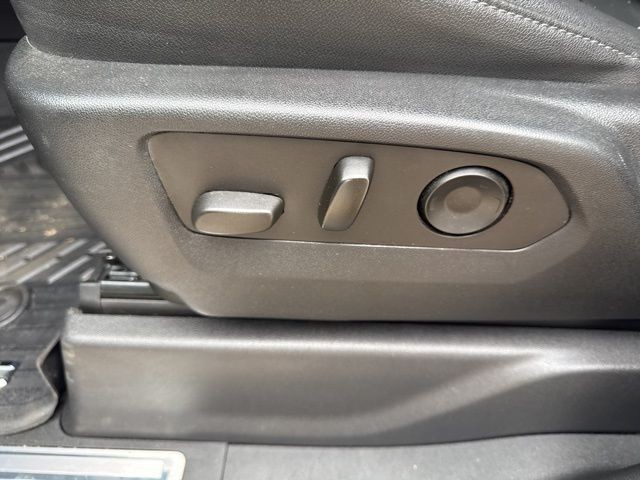 Chevrolet Silverado 1500 Vehicle Full-screen Gallery Image 21