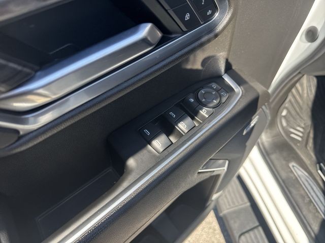 Chevrolet Silverado 1500 Vehicle Full-screen Gallery Image 26