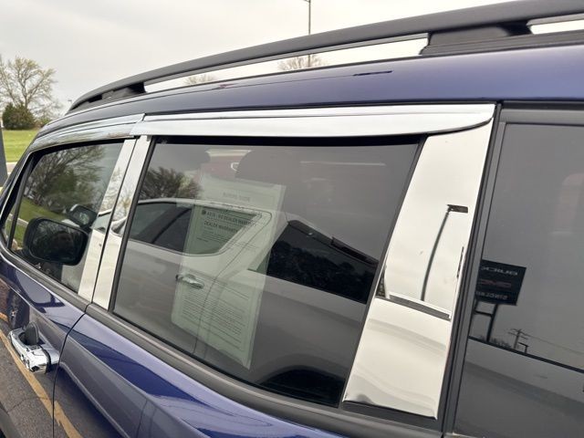 Jeep Renegade Vehicle Full-screen Gallery Image 07