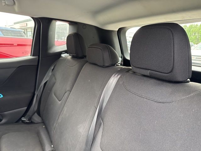 Jeep Renegade Vehicle Full-screen Gallery Image 11