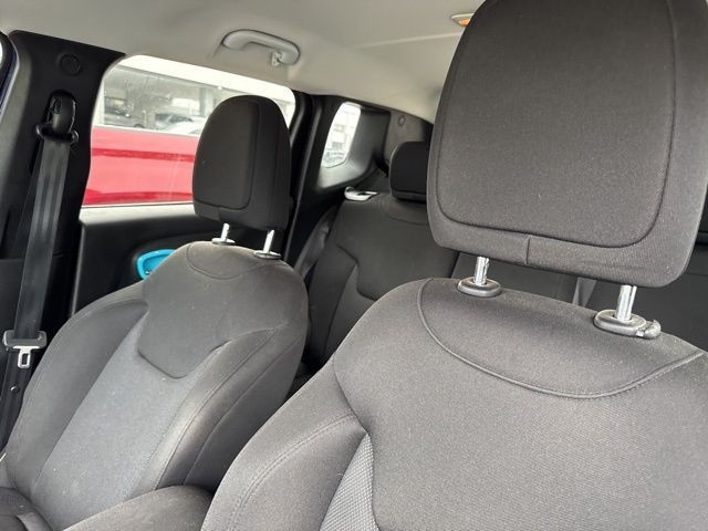 Jeep Renegade Vehicle Full-screen Gallery Image 15