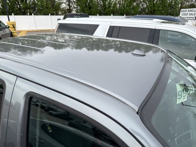 Nissan Frontier Vehicle Full-screen Gallery Image 11