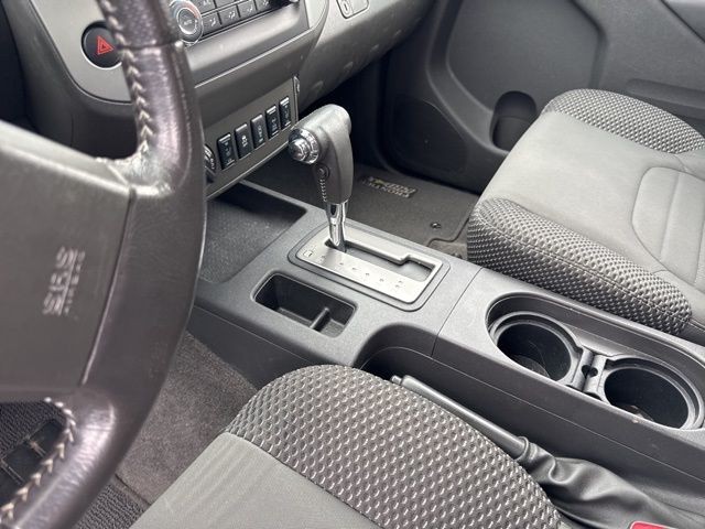 Nissan Frontier Vehicle Full-screen Gallery Image 23