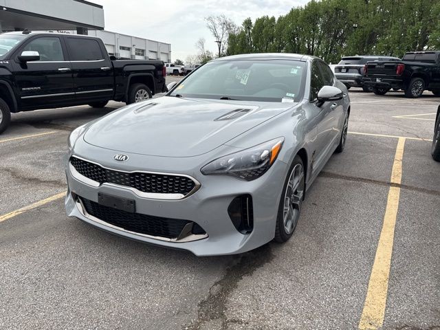 Kia Stinger Vehicle Full-screen Gallery Image 02