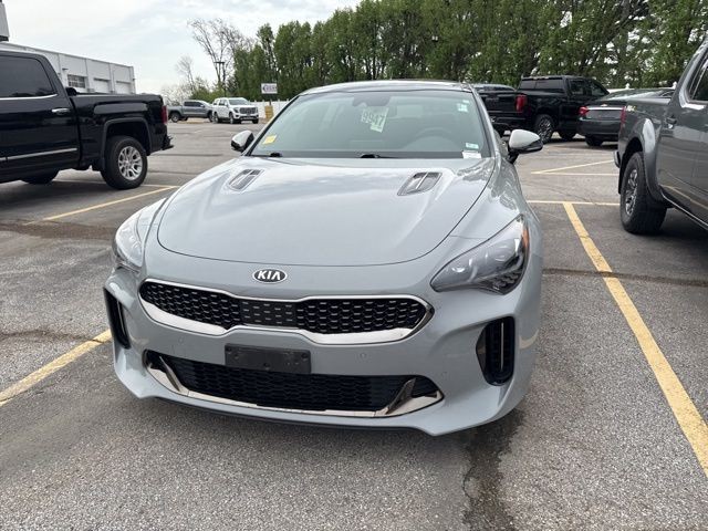 Kia Stinger Vehicle Full-screen Gallery Image 03