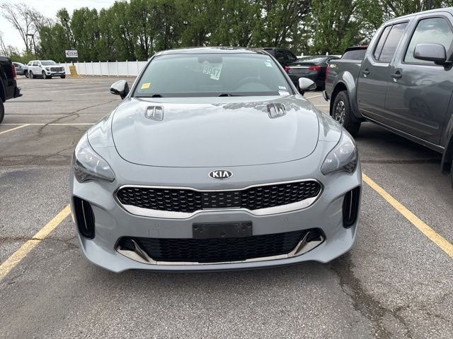 Kia Stinger Vehicle Full-screen Gallery Image 05