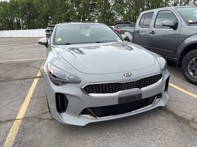 Kia Stinger Vehicle Full-screen Gallery Image 06