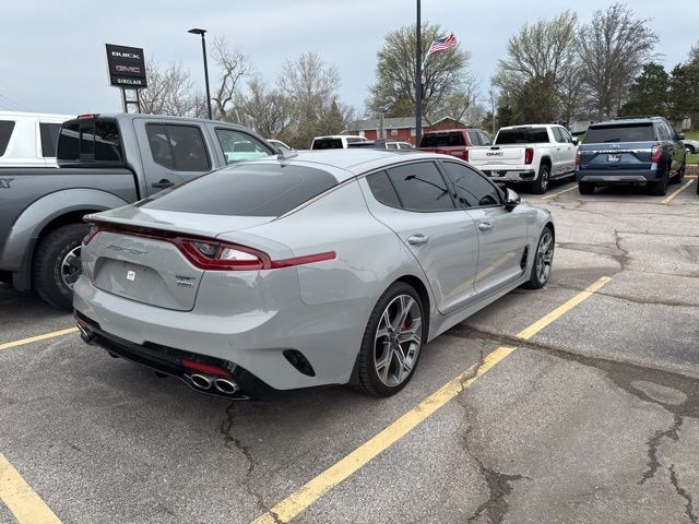 Kia Stinger Vehicle Full-screen Gallery Image 13