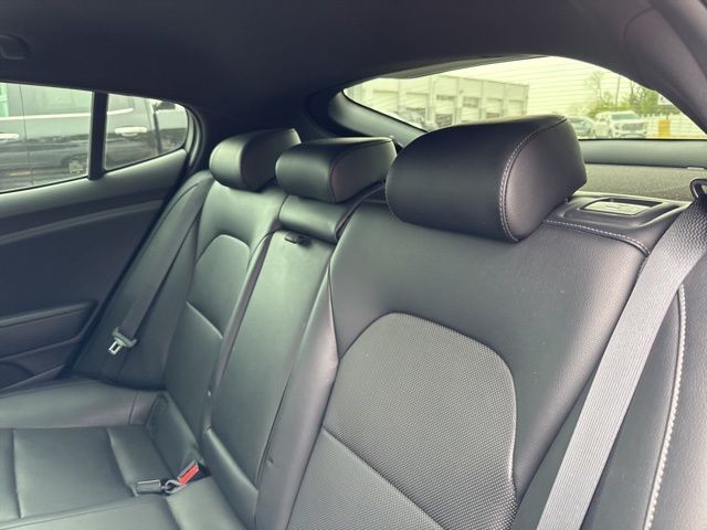 Kia Stinger Vehicle Full-screen Gallery Image 19