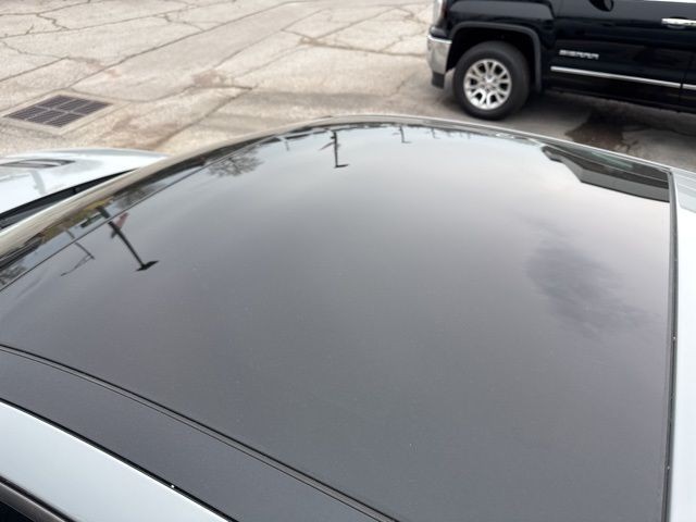 Kia Stinger Vehicle Full-screen Gallery Image 21