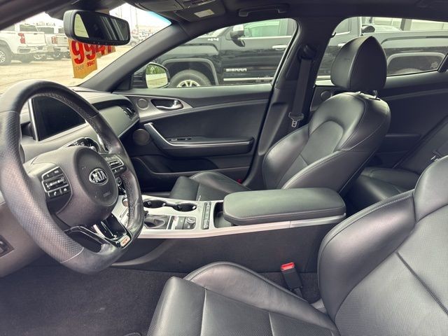 Kia Stinger Vehicle Full-screen Gallery Image 23