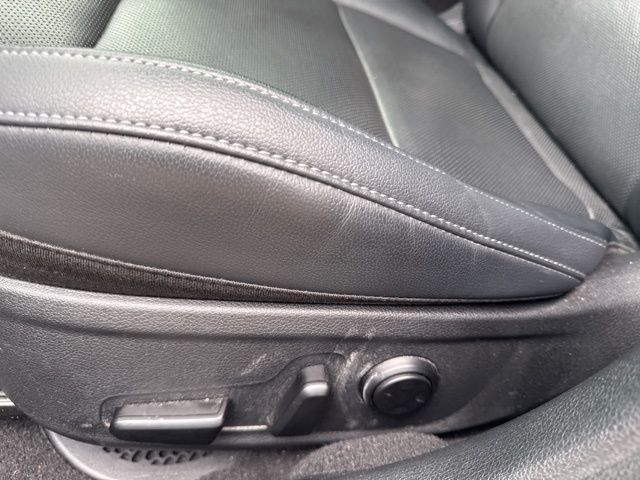 Kia Stinger Vehicle Full-screen Gallery Image 25