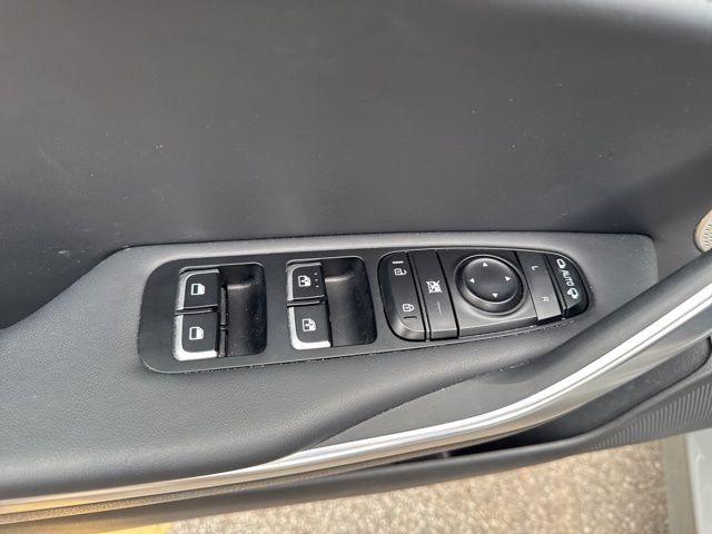 Kia Stinger Vehicle Full-screen Gallery Image 26