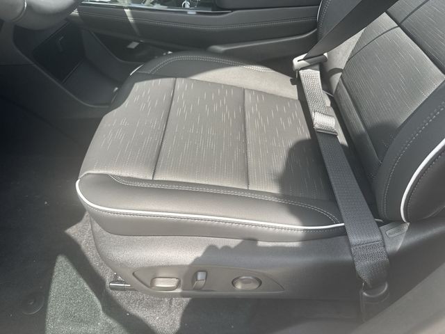 Buick Enclave Vehicle Full-screen Gallery Image 12