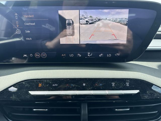 Buick Enclave Vehicle Full-screen Gallery Image 17
