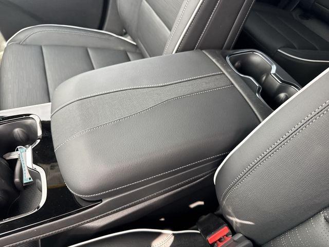 Buick Enclave Vehicle Full-screen Gallery Image 21