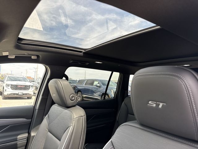 Buick Enclave Vehicle Full-screen Gallery Image 22