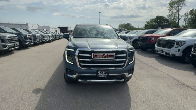 GMC Yukon XL Vehicle Full-screen Gallery Image 03