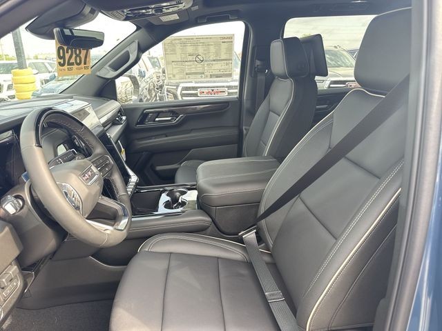 GMC Yukon XL Vehicle Full-screen Gallery Image 11