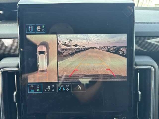 GMC Yukon XL Vehicle Full-screen Gallery Image 17