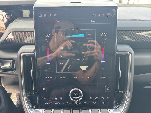 GMC Yukon XL Vehicle Full-screen Gallery Image 19