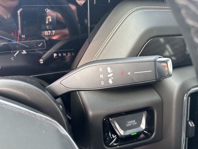 GMC Yukon XL Vehicle Full-screen Gallery Image 20