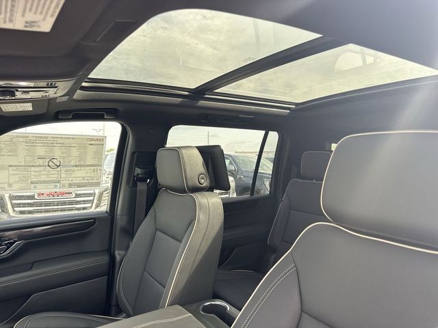 GMC Yukon XL Vehicle Full-screen Gallery Image 22