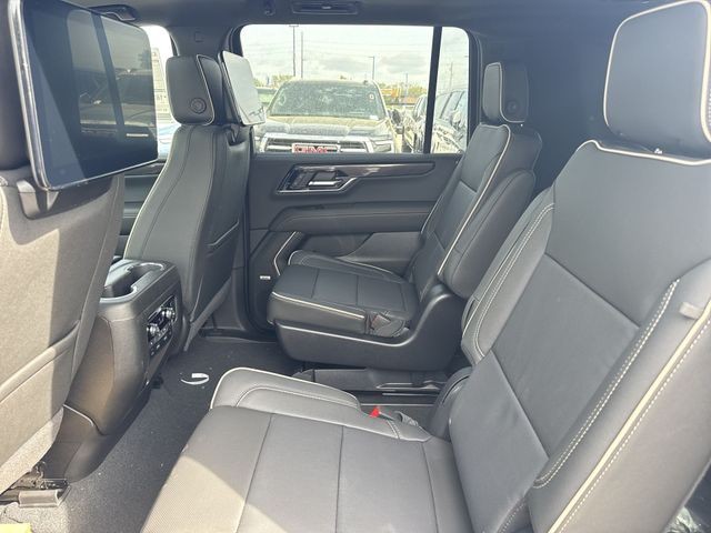 GMC Yukon XL Vehicle Full-screen Gallery Image 23