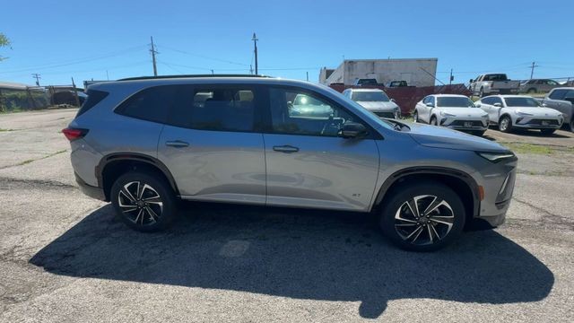 Buick Enclave Vehicle Full-screen Gallery Image 09