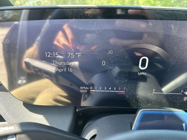 Buick Enclave Vehicle Full-screen Gallery Image 15