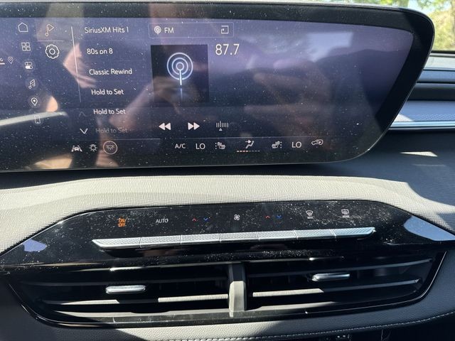Buick Enclave Vehicle Full-screen Gallery Image 16