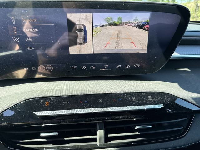 Buick Enclave Vehicle Full-screen Gallery Image 17
