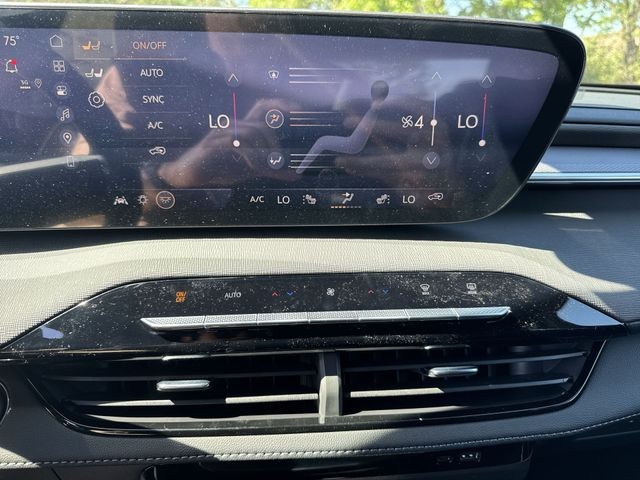 Buick Enclave Vehicle Full-screen Gallery Image 19