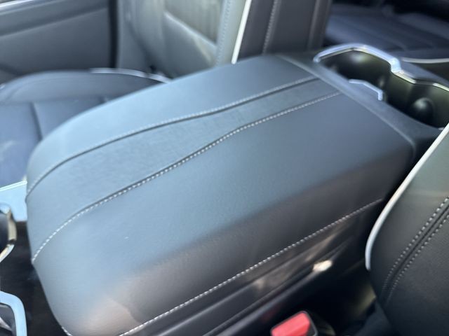 Buick Enclave Vehicle Full-screen Gallery Image 21