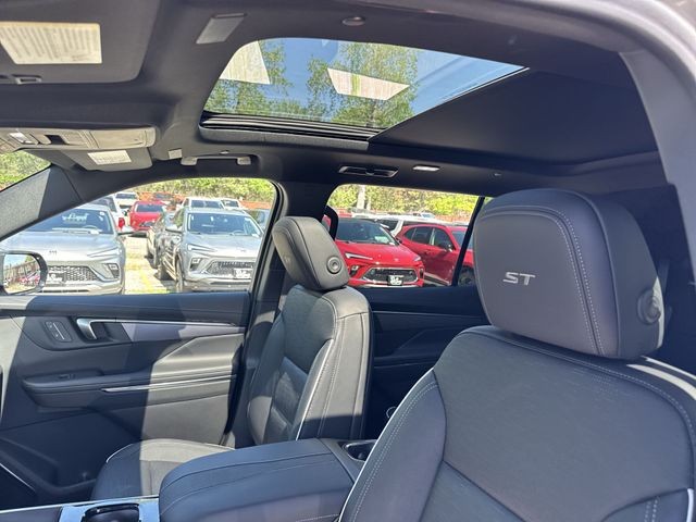 Buick Enclave Vehicle Full-screen Gallery Image 22