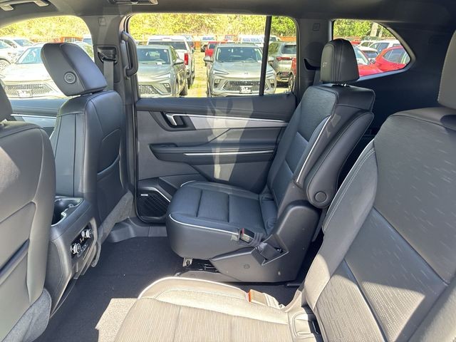 Buick Enclave Vehicle Full-screen Gallery Image 23