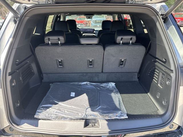 Buick Enclave Vehicle Full-screen Gallery Image 25