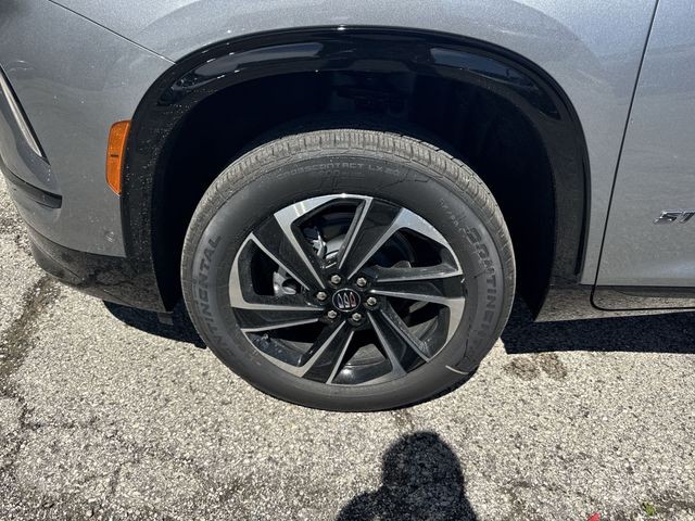 Buick Enclave Vehicle Full-screen Gallery Image 10