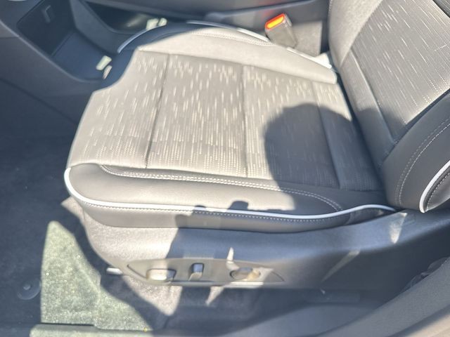 Buick Enclave Vehicle Full-screen Gallery Image 12
