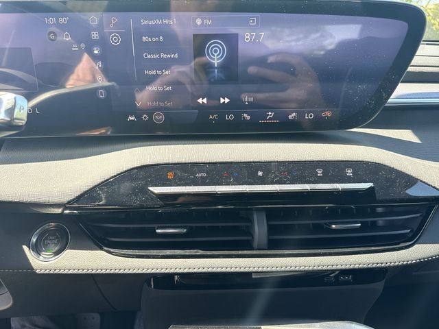 Buick Enclave Vehicle Full-screen Gallery Image 16