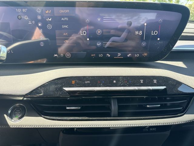 Buick Enclave Vehicle Full-screen Gallery Image 19
