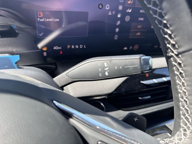 Buick Enclave Vehicle Full-screen Gallery Image 20