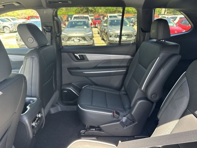 Buick Enclave Vehicle Full-screen Gallery Image 23