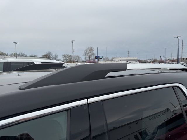 GMC Acadia Vehicle Full-screen Gallery Image 05