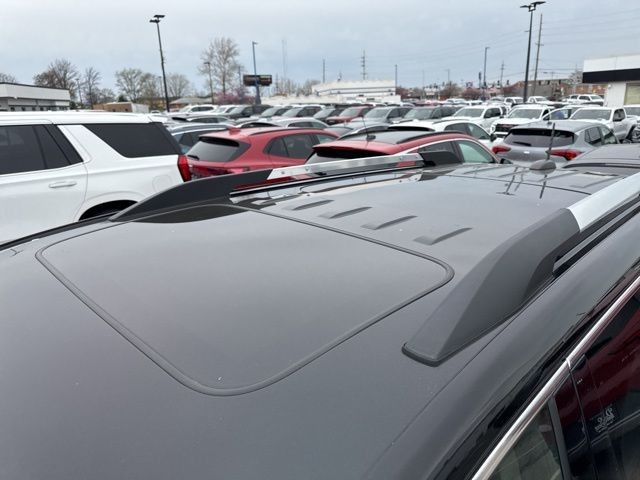 GMC Acadia Vehicle Full-screen Gallery Image 06