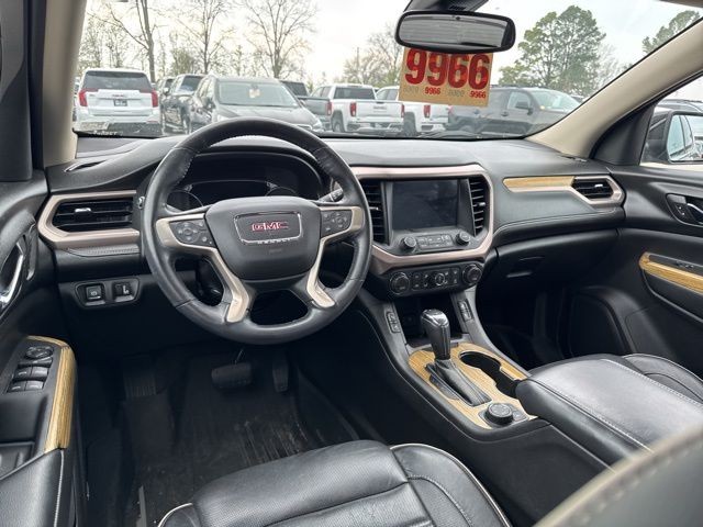 GMC Acadia Vehicle Full-screen Gallery Image 11