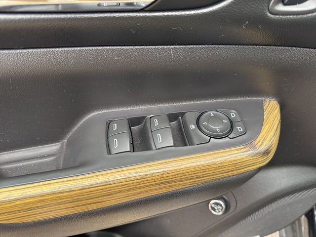 GMC Acadia Vehicle Full-screen Gallery Image 17