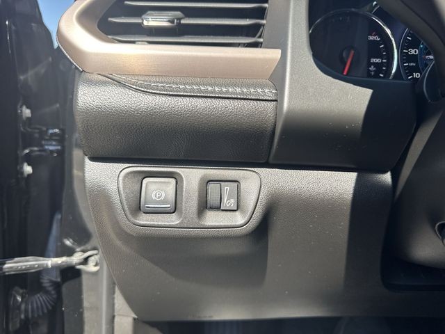 GMC Acadia Vehicle Full-screen Gallery Image 22